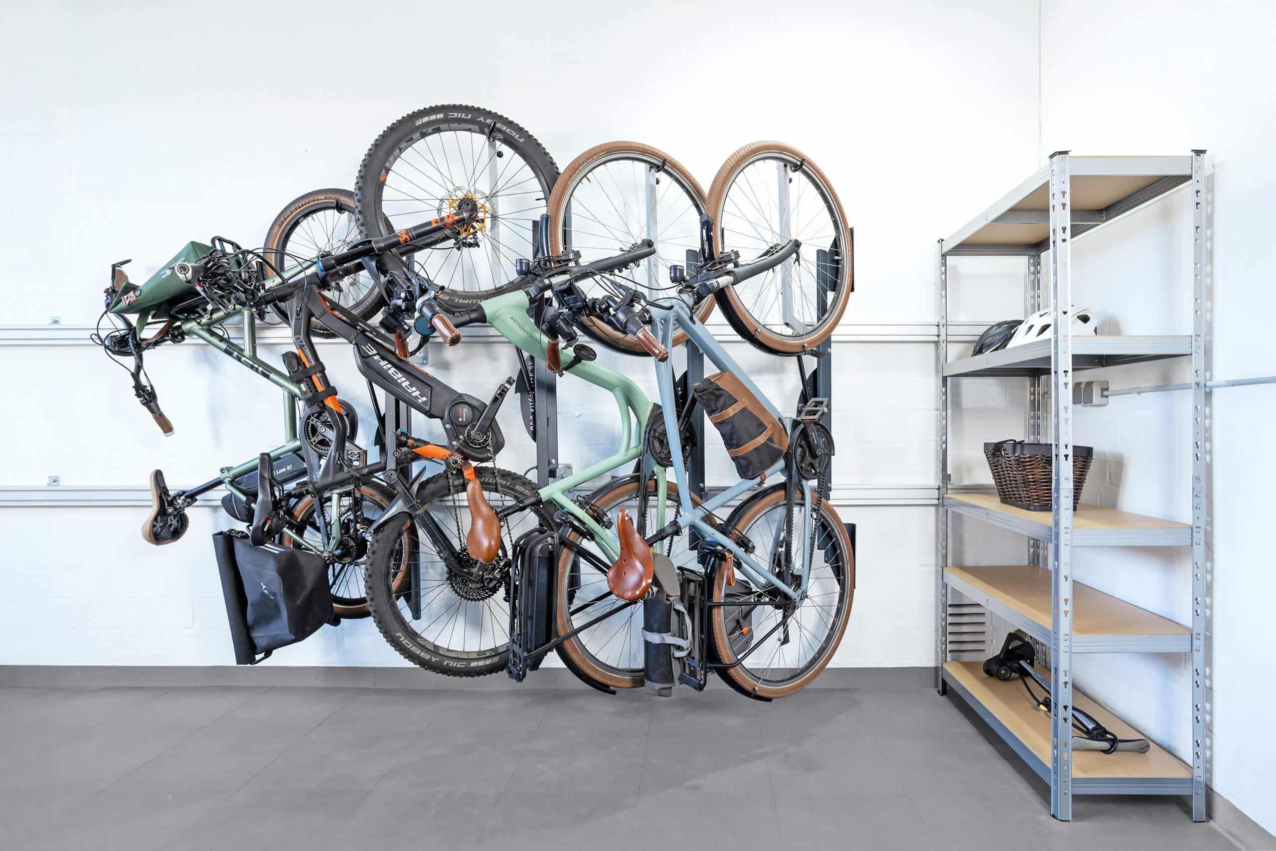 Fahrradlift Bicyclejack, damit parkst du deine Bikes platzsparend und erzielst gleichzeitig ein hohes Maß an Ordnung